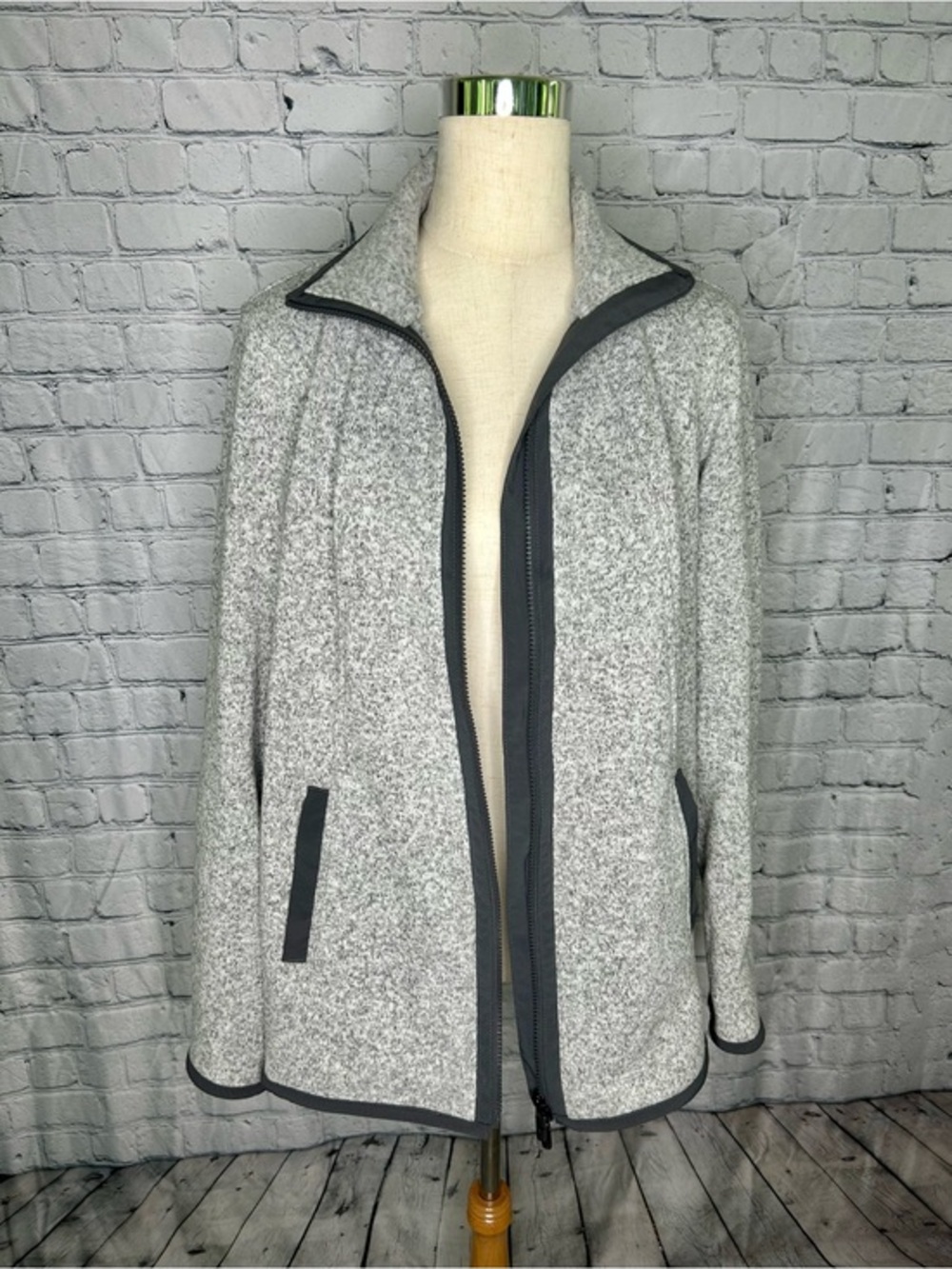 Lululemon Jacket Womens 10 Gray Sweater Fleece Full Zip Lightweight Coat Yoga